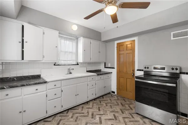 $1,350 | 10050 Diamond Drive, Riverview, MO 63137