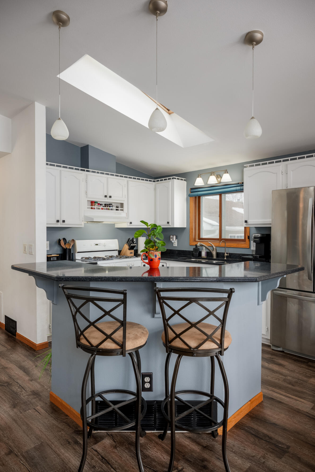 24012 64th Place Paddock Lake, WI 53168 - Photo 14 of 45 Breakfast Bar