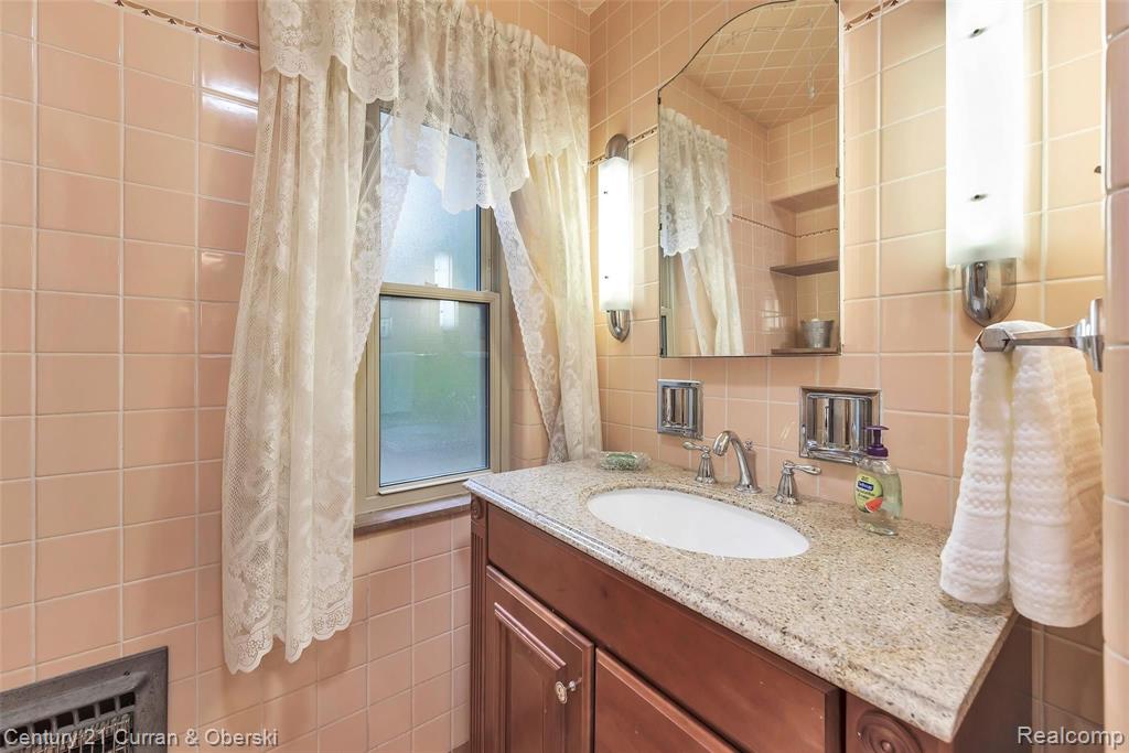 21605 West Thirteen Mile Road Franklin, MI 48025 - Photo 20 of 43
