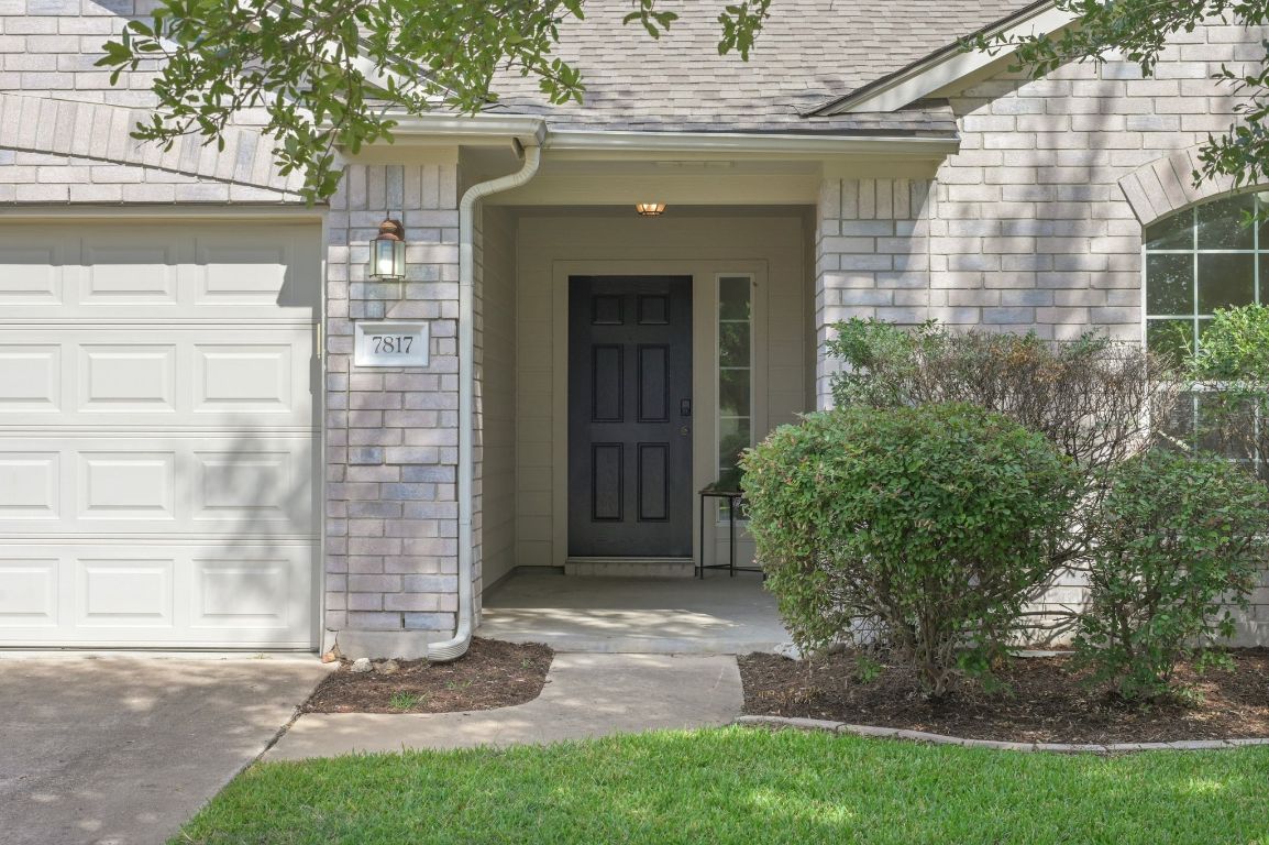 7817 Squirrel Hollow Drive Georgetown, TX 78628 - Photo 3 of 28