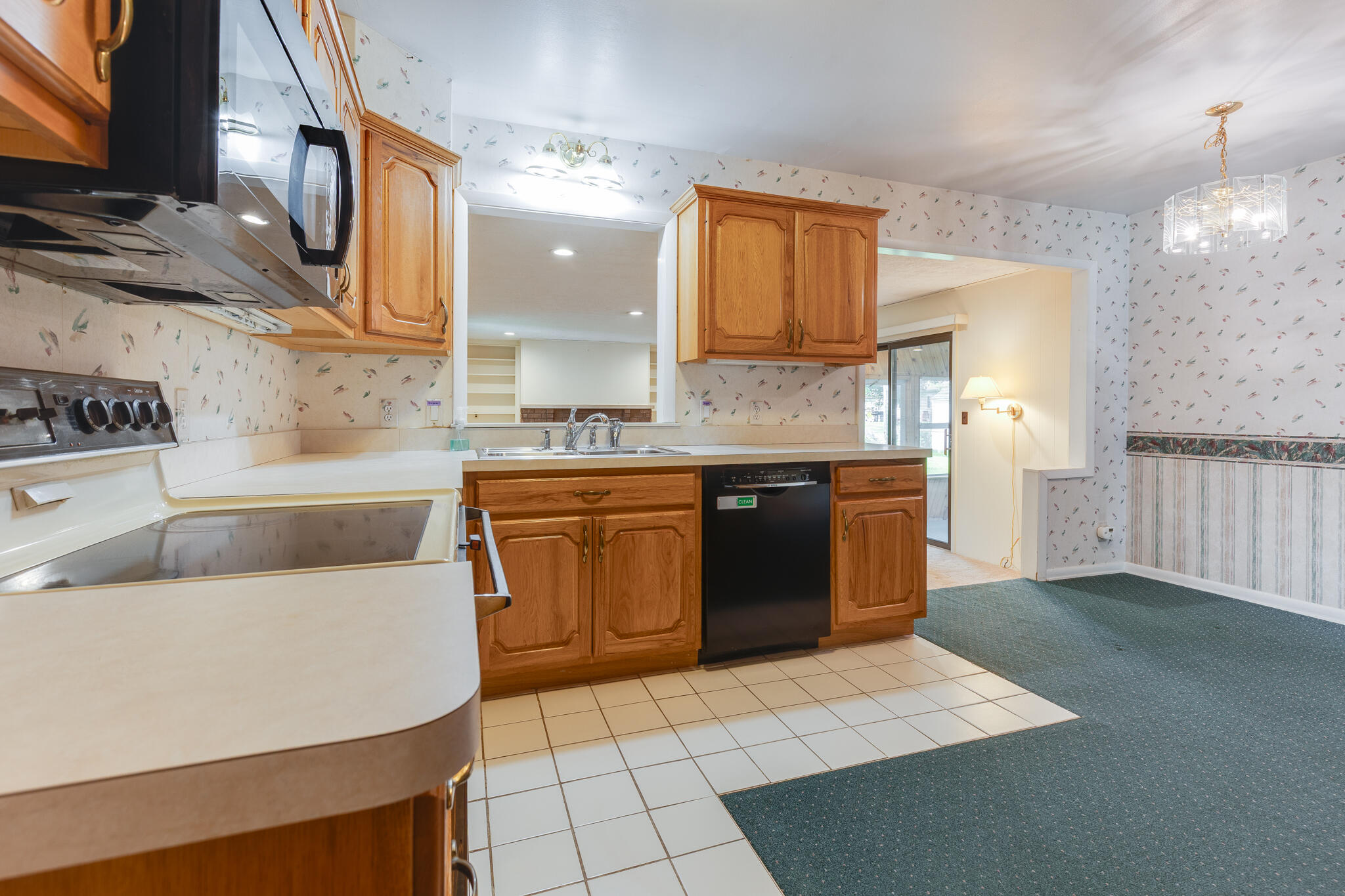 7535 Yorktown Road Lansing, MI 48917 - Photo 6 of 50 Kitchen