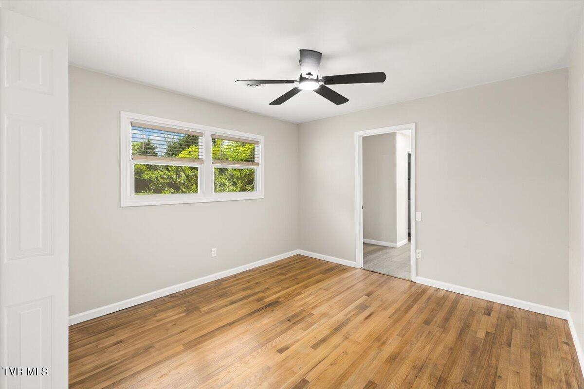 1321 Haga Road Kingsport, TN 37660 - Photo 8 of 38 09-128A3321