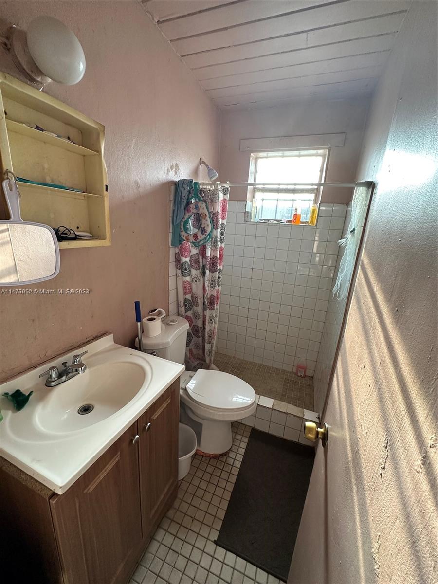 660 Southwest 7th Street Homestead, FL 33030 - Photo 3 of 4 a bathroom with a sink toilet and shower