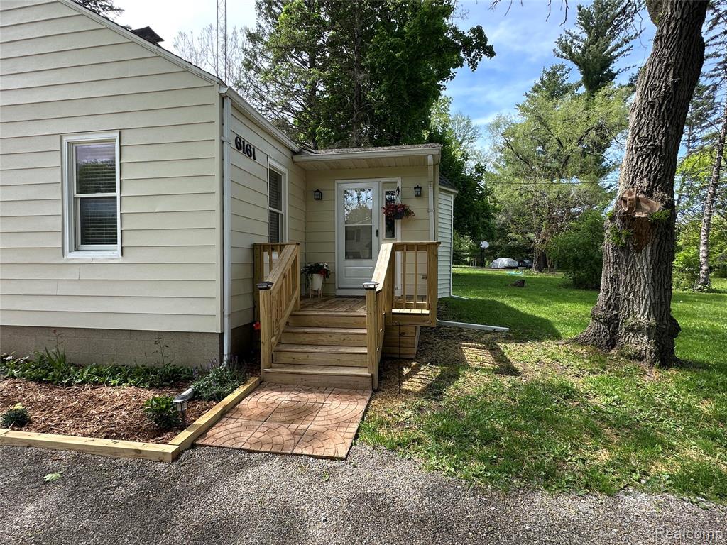 6161 East River Road Flushing, MI 48433 - Photo 13 of 63