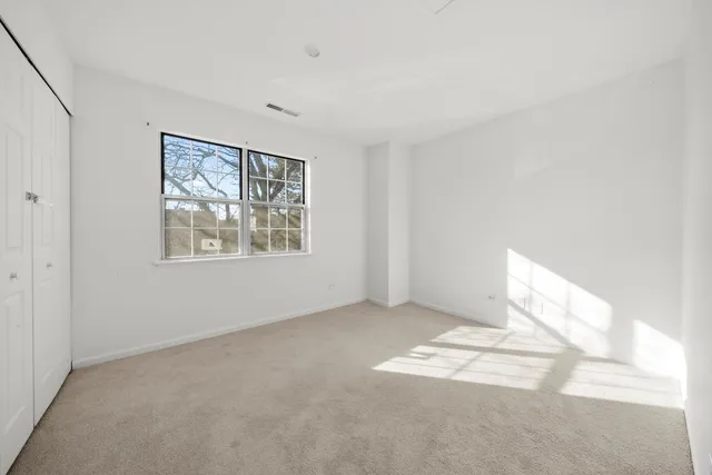 $2,200 | 430 Normandie Lane, Unit 430, Round Lake Beach, IL 60073