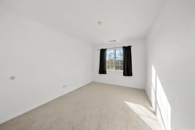 $2,200 | 430 Normandie Lane, Unit 430, Round Lake Beach, IL 60073