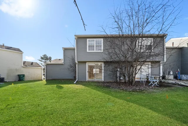 $2,200 | 430 Normandie Lane, Unit 430, Round Lake Beach, IL 60073