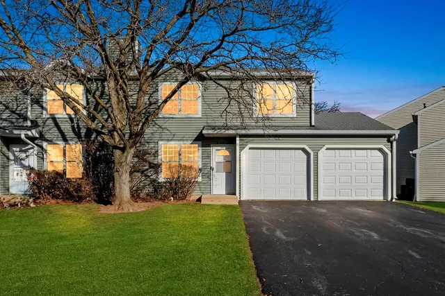 $2,200 | 430 Normandie Lane, Unit 430, Round Lake Beach, IL 60073