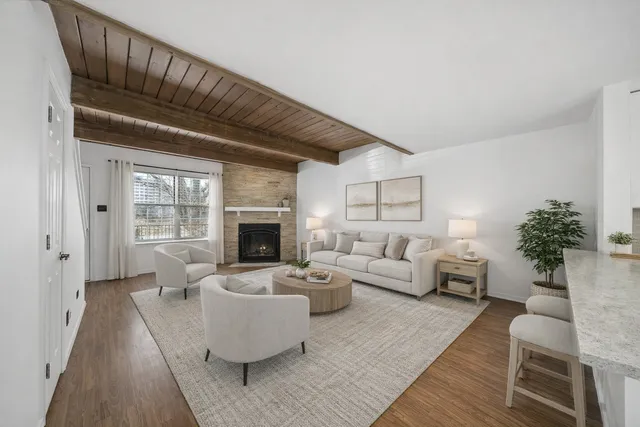 $2,200 | 430 Normandie Lane, Unit 430, Round Lake Beach, IL 60073