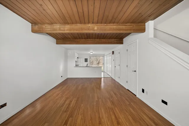 $2,200 | 430 Normandie Lane, Unit 430, Round Lake Beach, IL 60073