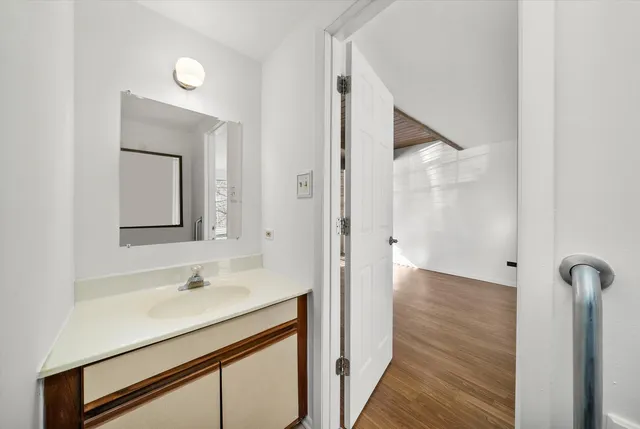 $2,200 | 430 Normandie Lane, Unit 430, Round Lake Beach, IL 60073