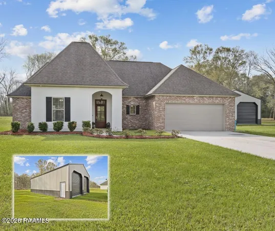 $395,000 | 1013 Gloria Kern Road, Breaux Bridge, LA 70517