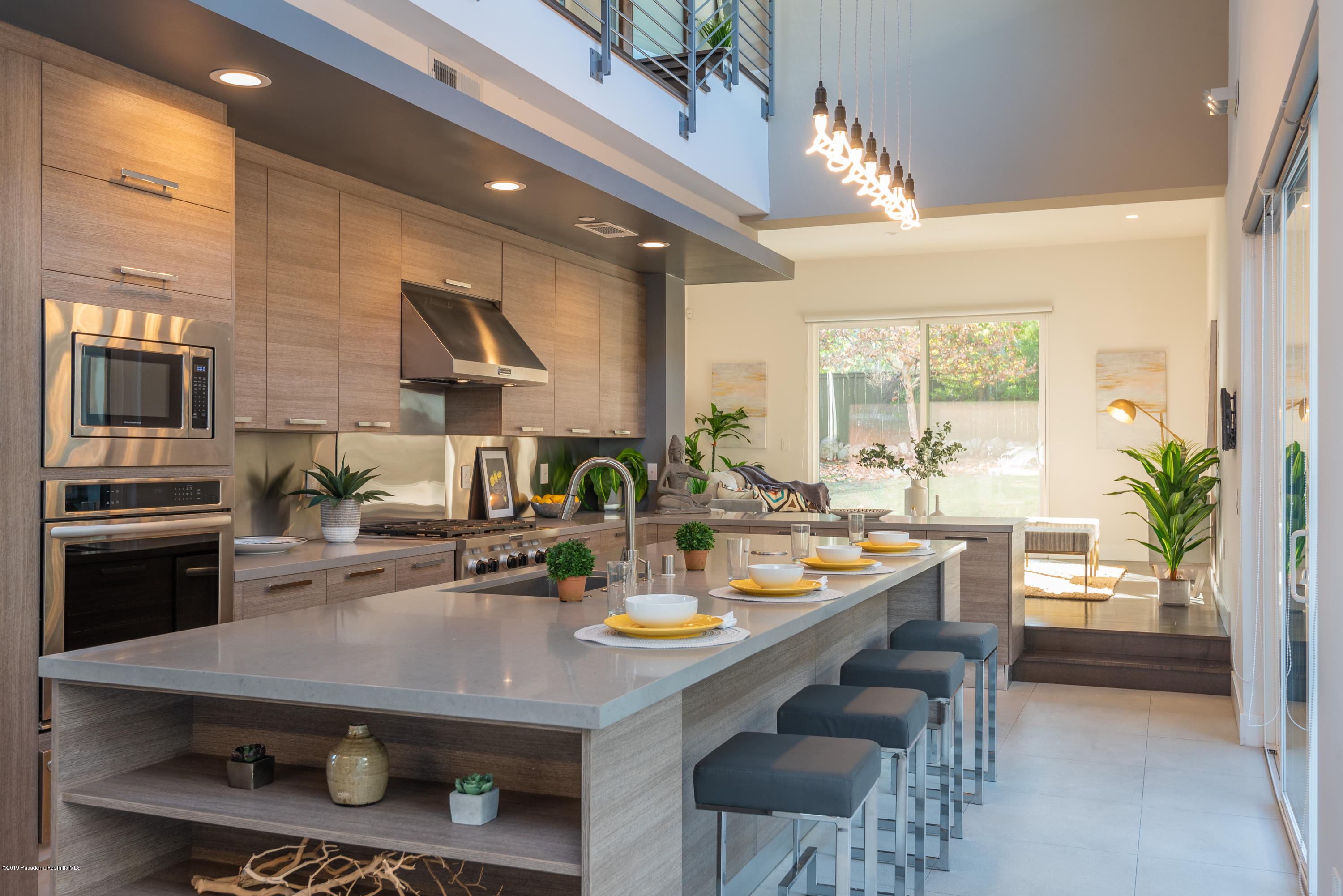 319 Camillo Road Sierra Madre, CA 91024 - Photo 15 of 40 a kitchen with a table and chairs in it