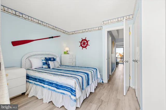 a bedroom with bed and a mirror