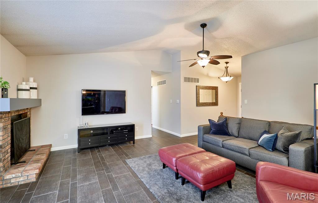 436 Tumulty Drive Ballwin, MO 63021 - Photo 5 of 32