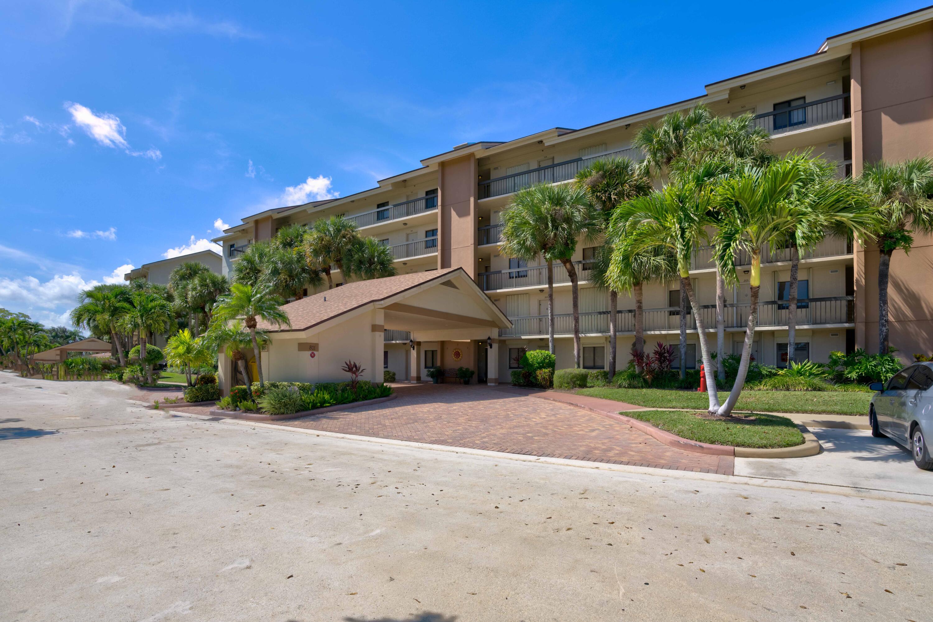 801 Seafarer Circle, Unit 404 Jupiter, FL 33477 - Photo 33 of 34 a front view of a house with garden