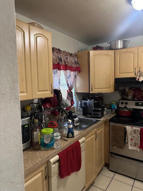 4141 Northwest 26th Street, Unit 322 Lauderhill, FL 33313 - Photo 4 of 6 4141 NW 26th ST - KITCHEN