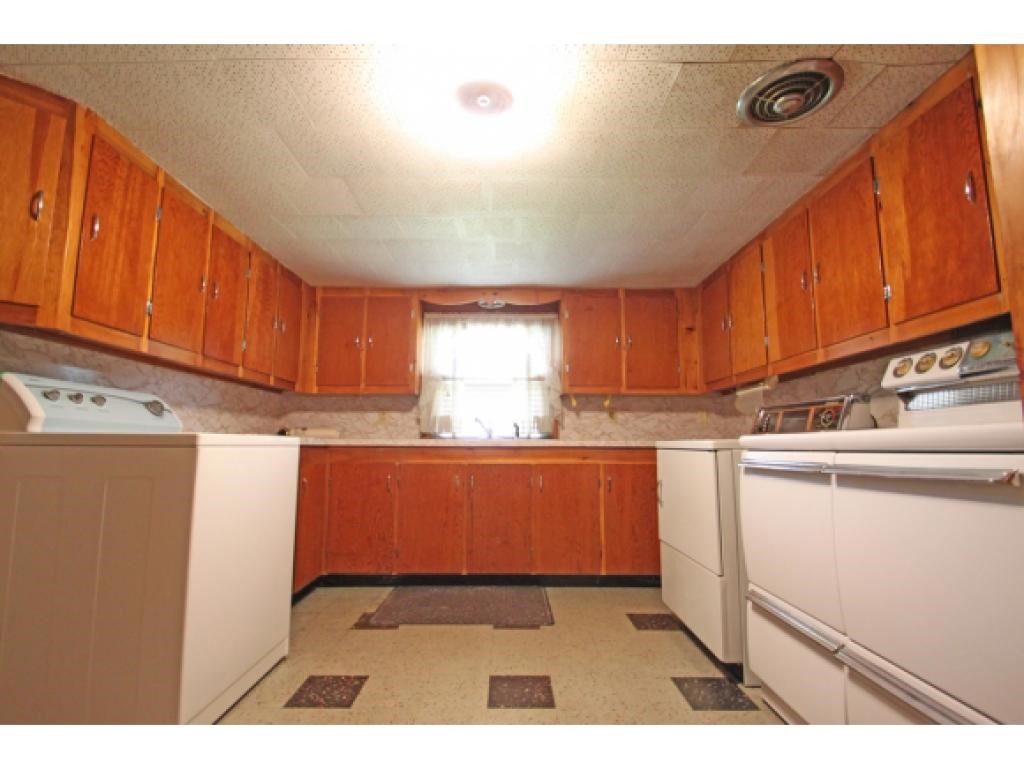 834 Howe Street Manchester, NH 03103 - Photo 14 of 16