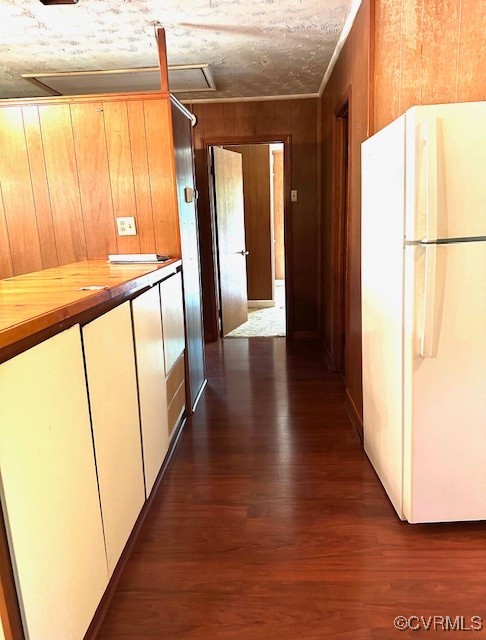 5216 Hemlock Road Quinton, VA 23141 - Photo 6 of 21 Kitchen with freestanding refrigerator, dark wood-