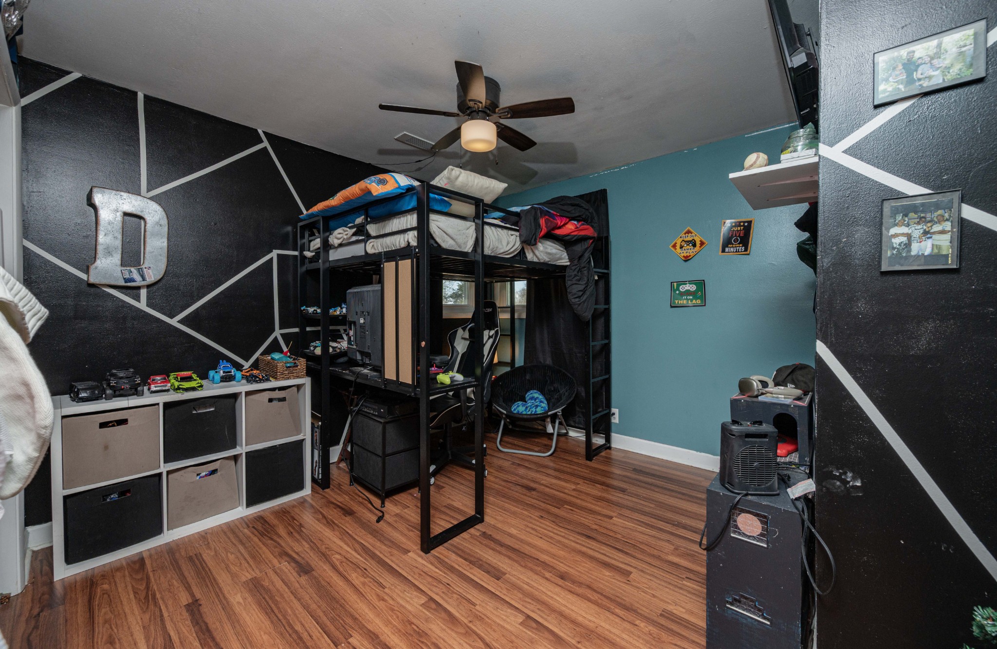 1704 3rd Avenue Manchester, TN 37355 - Photo 17 of 34 a room with wooden floor and lots of electric appliances