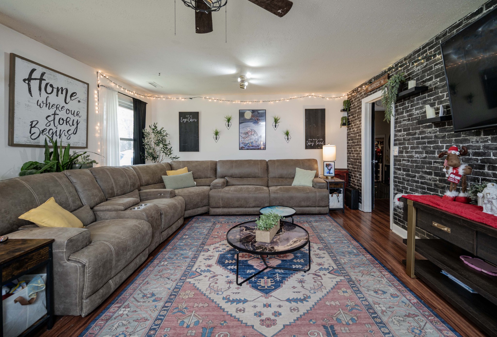 1704 3rd Avenue Manchester, TN 37355 - Photo 4 of 34 a living room with furniture and a rug