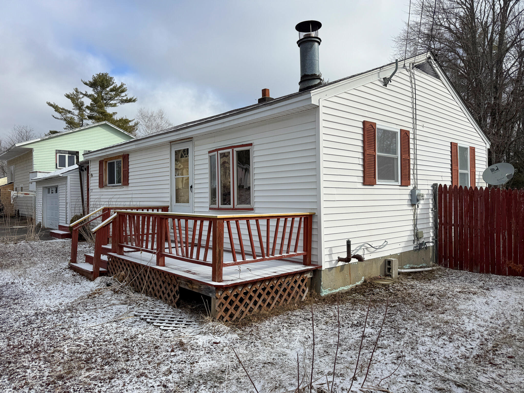 255 Bates Street Millinocket, ME 04462 - Photo 2 of 29 2