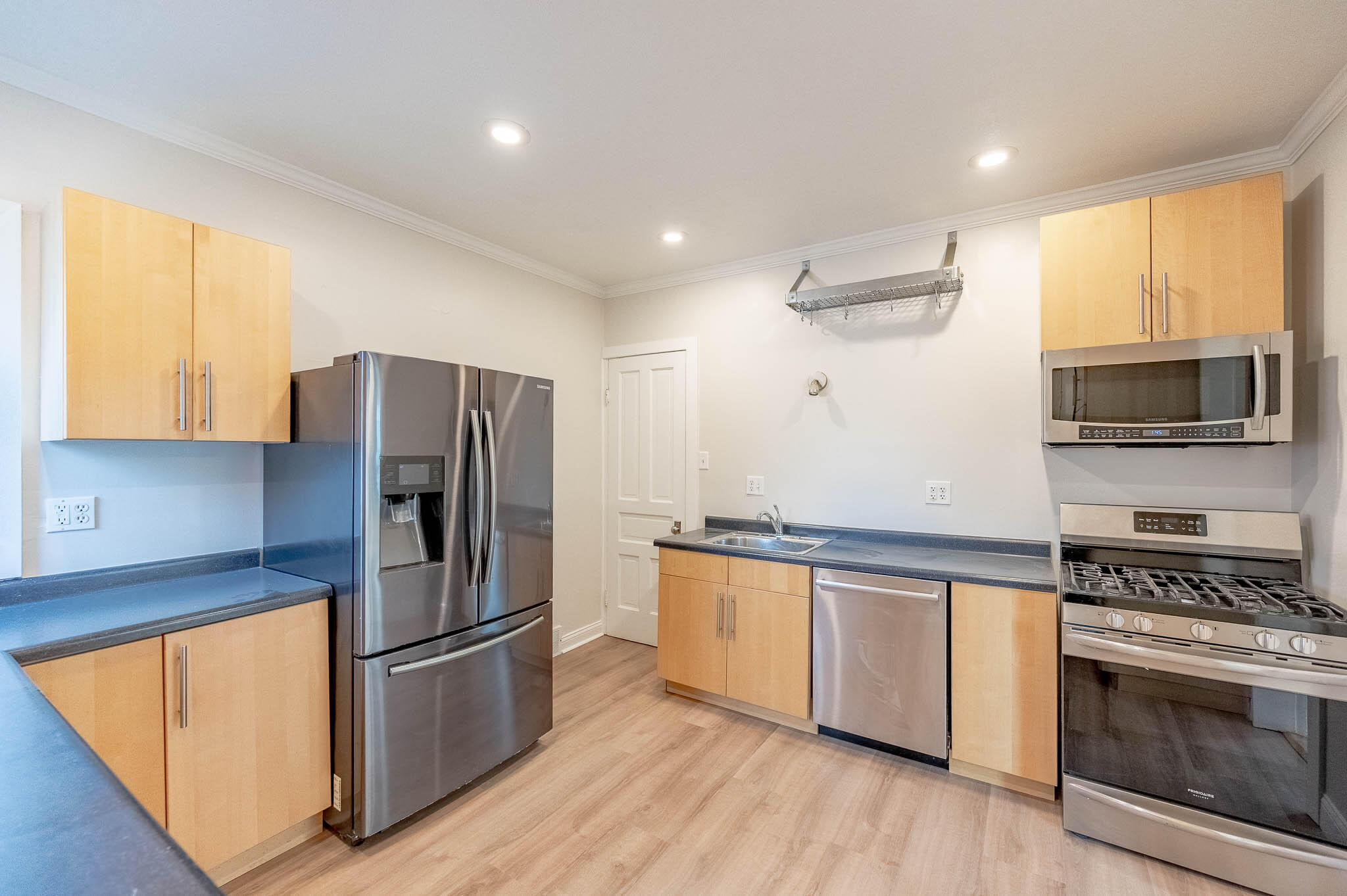 540 Hayes Avenue Racine, WI 53405 - Photo 5 of 14 Hayes - 008 - KEP