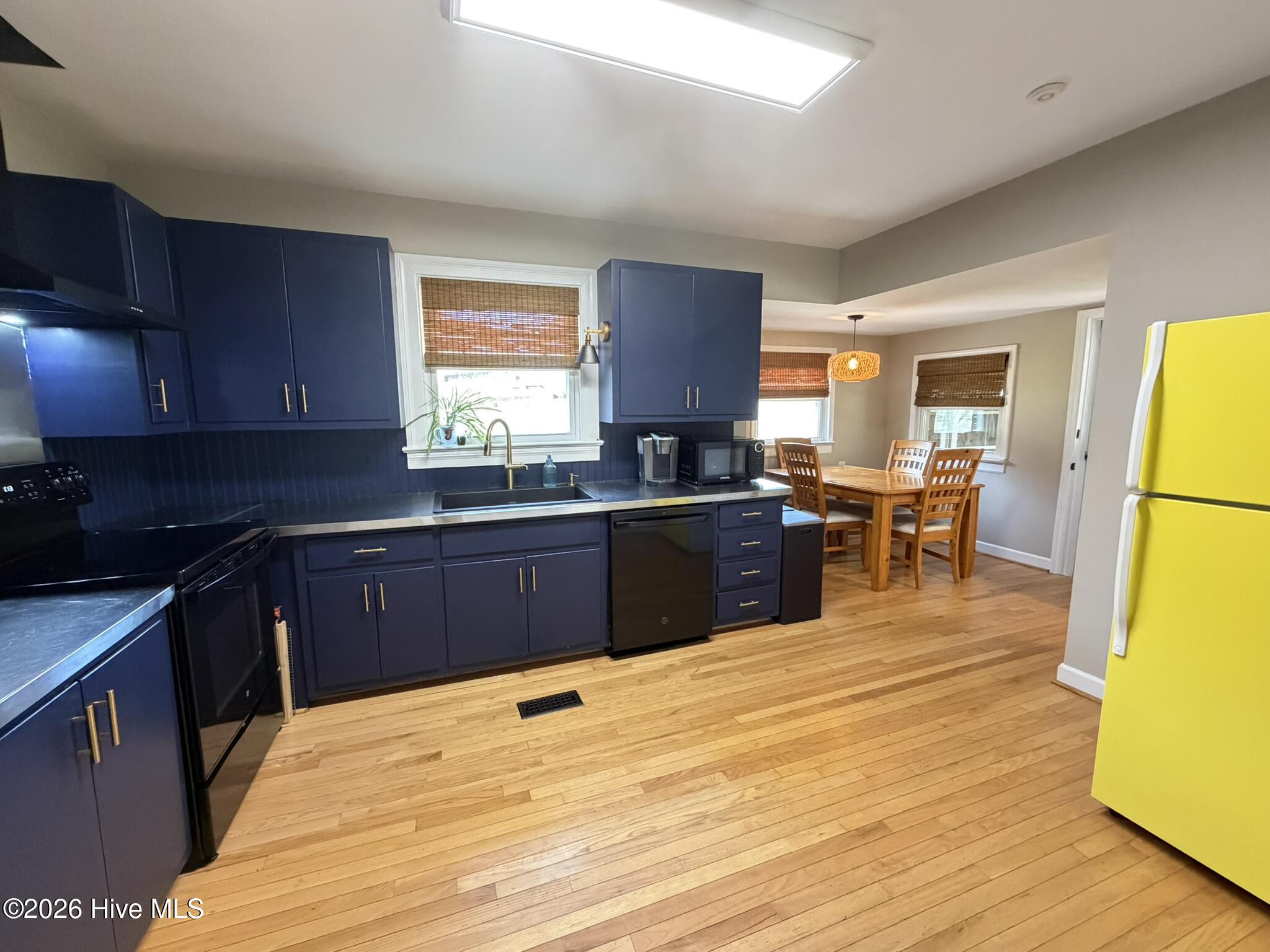 401 Stadium Street Southwest Wilson, NC 27893 - Photo 5 of 16 A60BC722-923F-448F-B264-D16E0CF76697_1_1