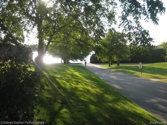 2015 Klingensmith Road, Unit 54 Bloomfield Hills, MI 48302 - Photo 19 of 22