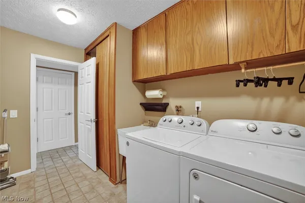 $315,000 | 17813 Suncliff Place, Strongsville, OH 44136