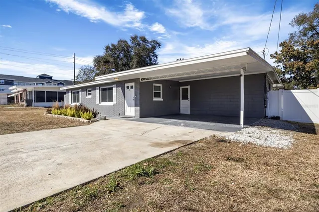 a view of a house with a backyard