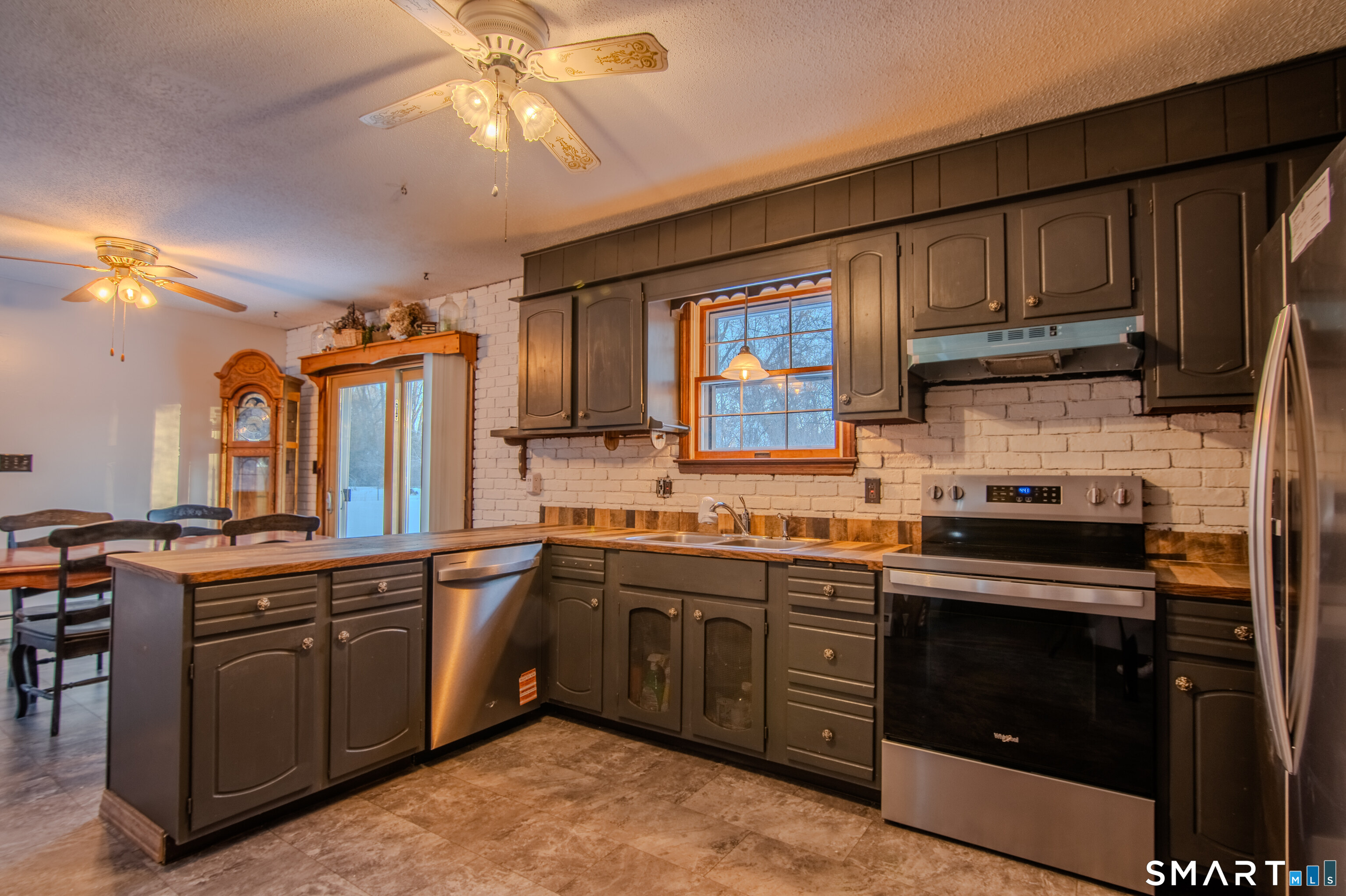 33 Jr Avenue Killingly, CT 06239 - Photo 6 of 16