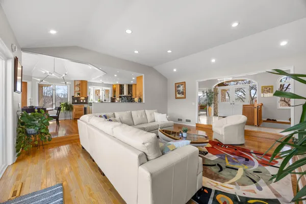 $1,237,500 | 4400 Hickory Hills Trail, Prior Lake, MN 55372