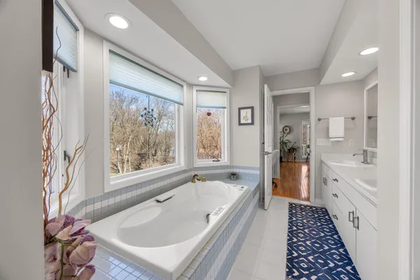$1,237,500 | 4400 Hickory Hills Trail, Prior Lake, MN 55372