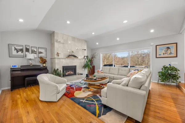$1,237,500 | 4400 Hickory Hills Trail, Prior Lake, MN 55372