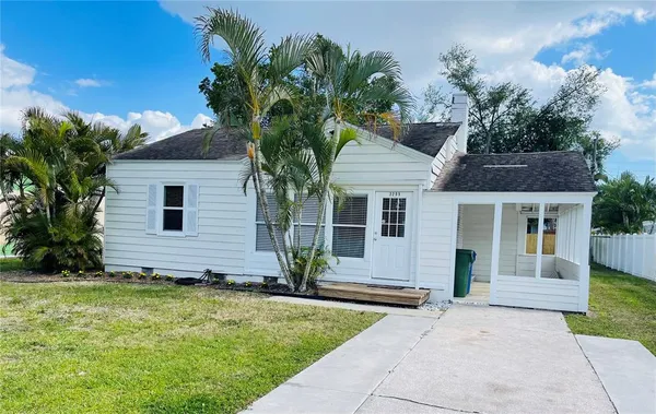 $1,900 | 3205 Ave A West, Bradenton, FL 34205
