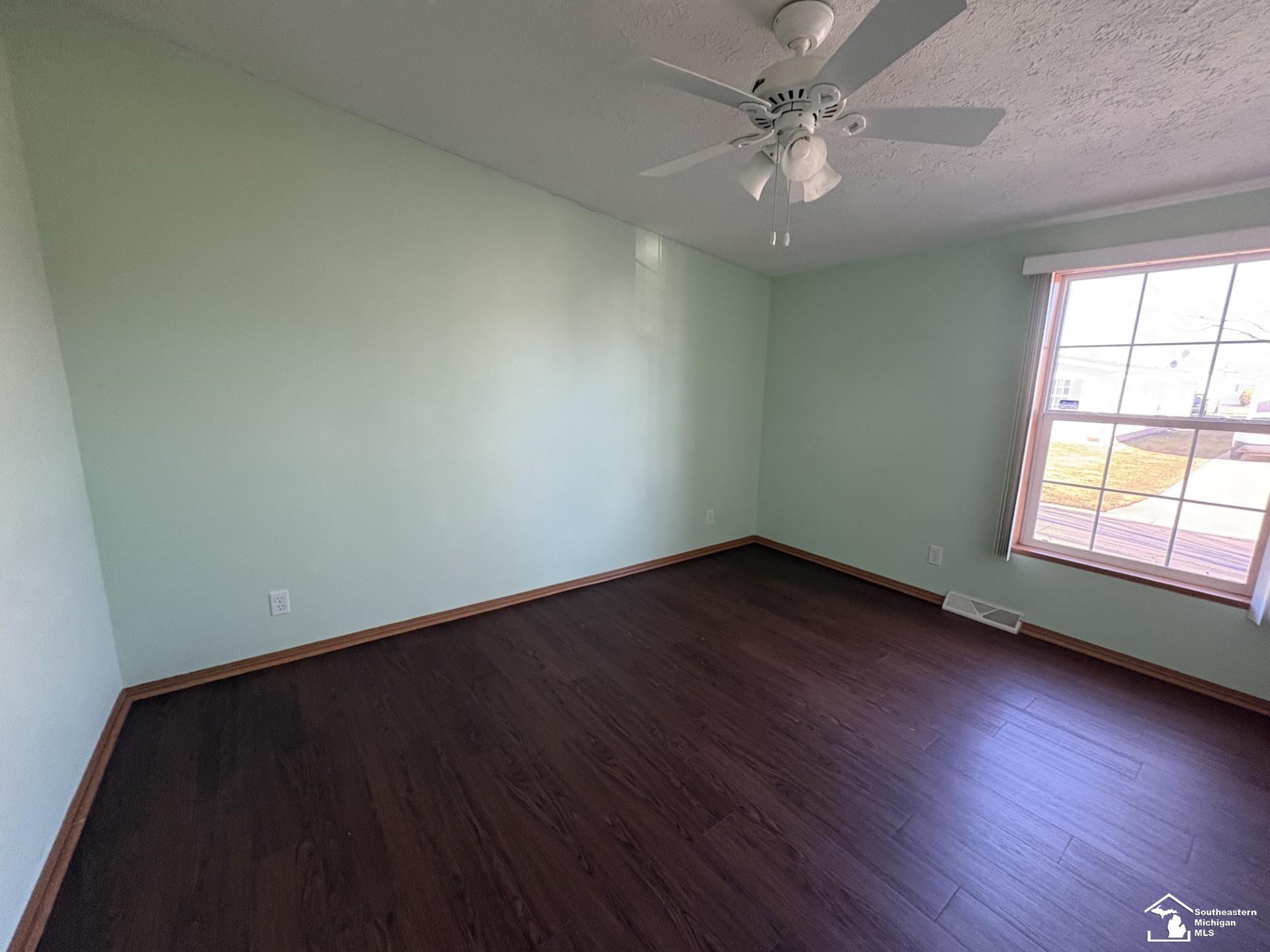 13565 Pear Street Carleton, MI 48117 - Photo 10 of 18