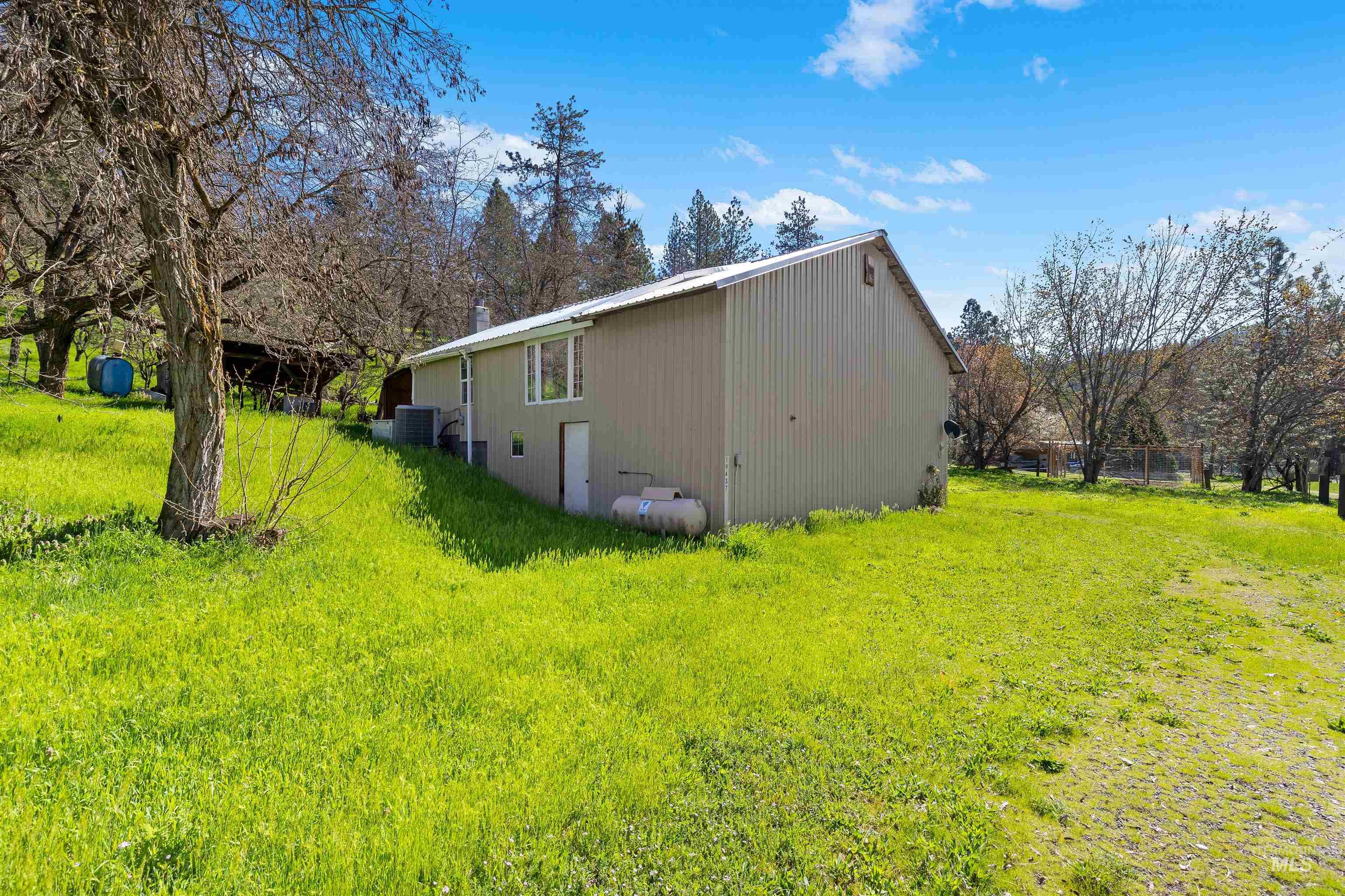 19437 Railroad Avenue Lenore, ID 83541 - Photo 4 of 34