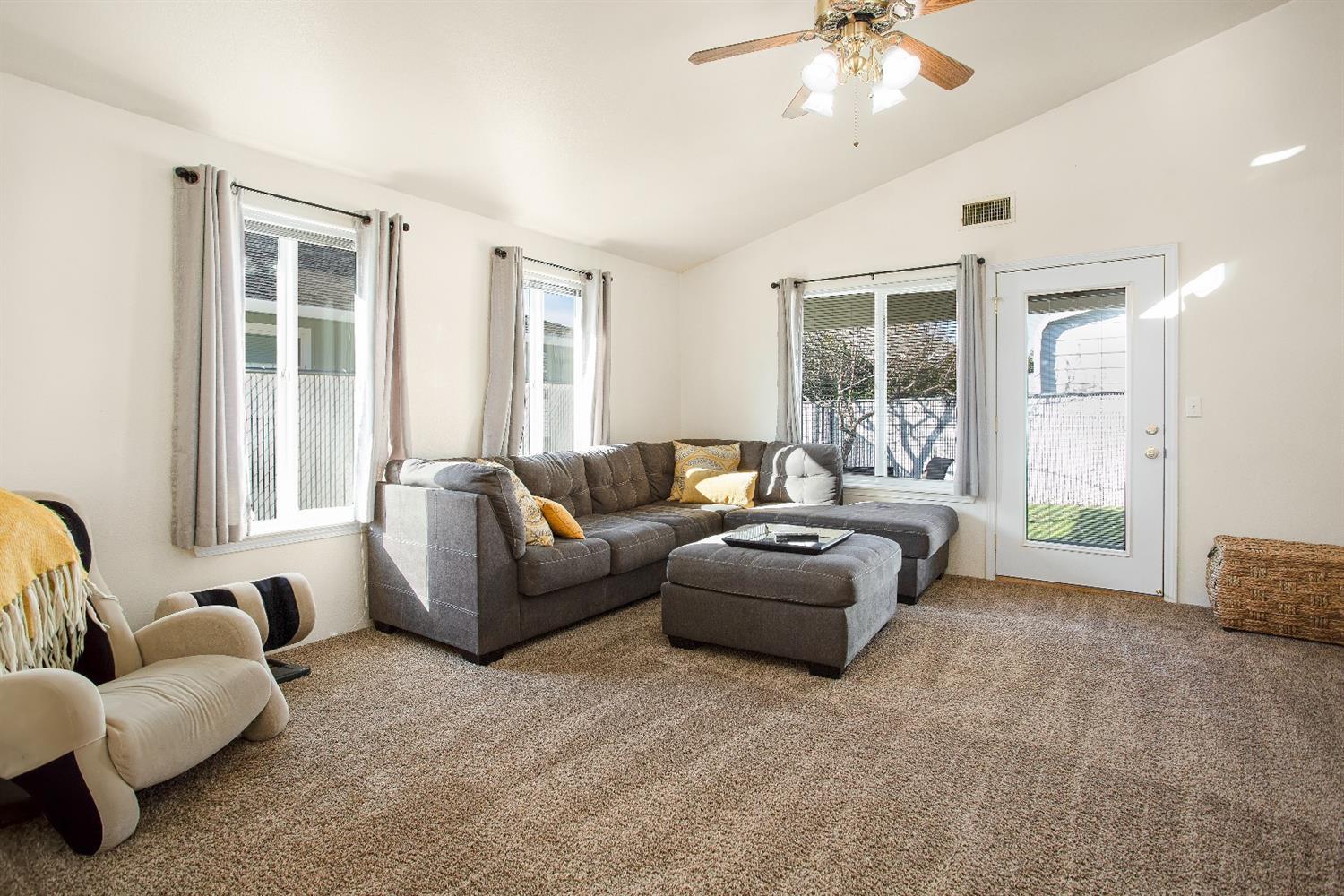 427 Montclair Way Eagle Point, OR 97524 - Photo 4 of 19 Additional Photo