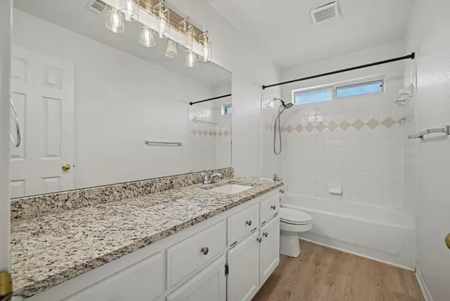 $1,850 | 1101 East Johnson Street, Burnet, TX 78611