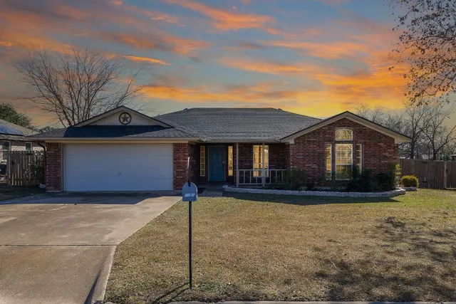 $1,850 | 1101 East Johnson Street, Burnet, TX 78611