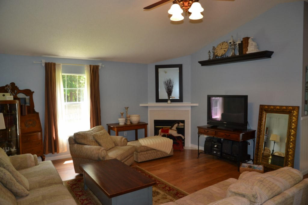 5839 Pinecrest Road Crestview, FL 32539 - Photo 7 of 58 5839 Pinecrest Dr 07 Living Room [1024x7