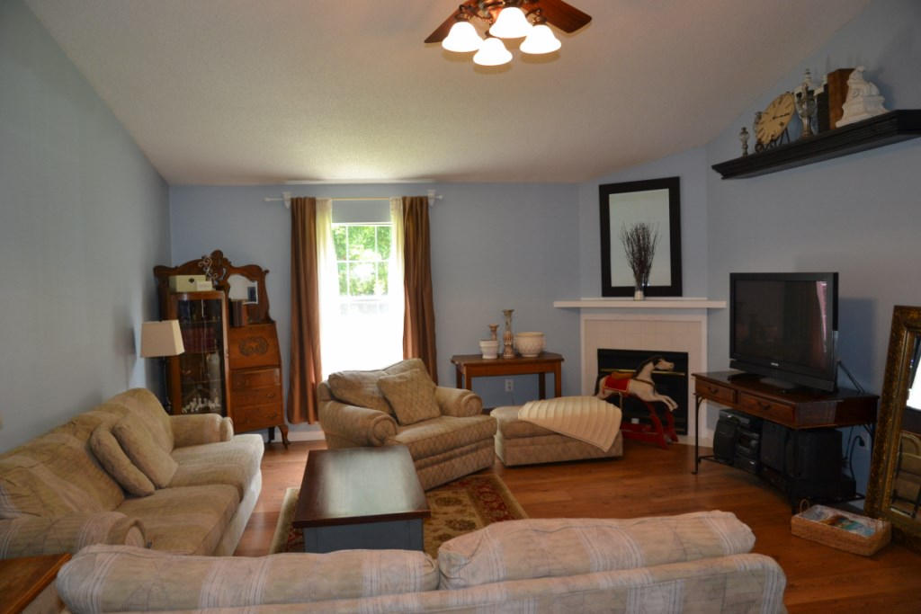 5839 Pinecrest Road Crestview, FL 32539 - Photo 8 of 58 5839 Pinecrest Dr 08 Living Room [1024x7