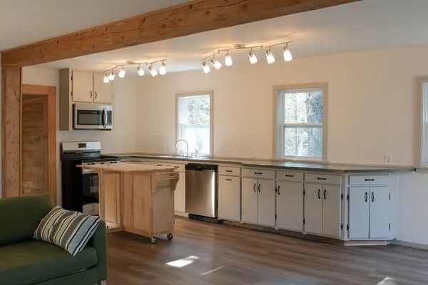 $286,000 | 5 Abigail Rock Road, Vinalhaven, ME 04863