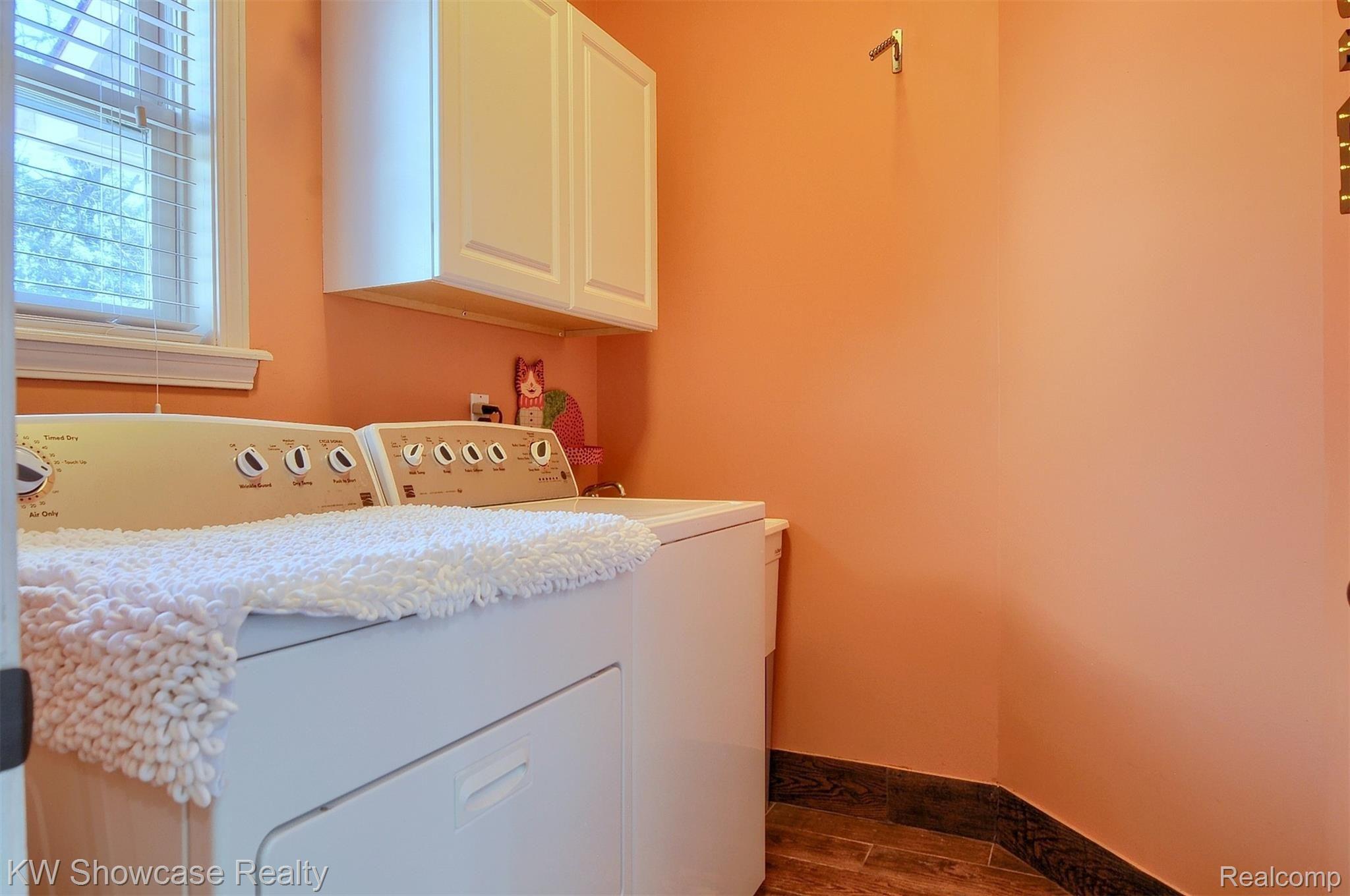 4073 Split Rail Lane Fenton, MI 48430 - Photo 17 of 37 18-Laundry Room.jpg