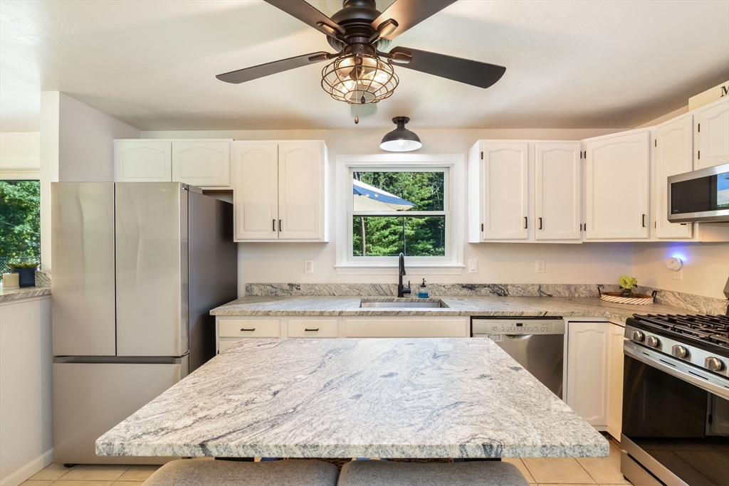 129 Chuckles Way Barnstable, MA 02648 - Photo 3 of 15 Gallery Image 3