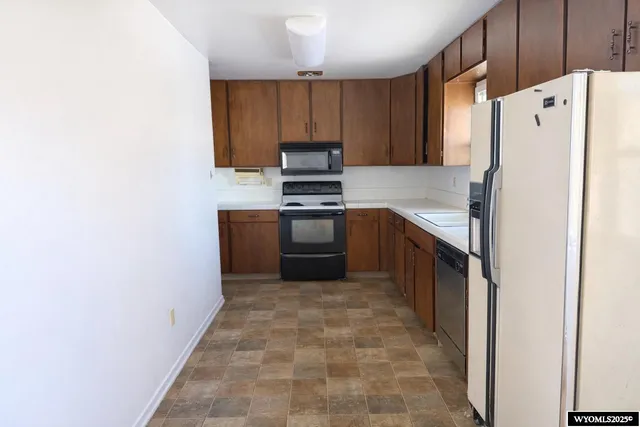 $300,000 | 20 South 5th Avenue, Mills, WY 82604