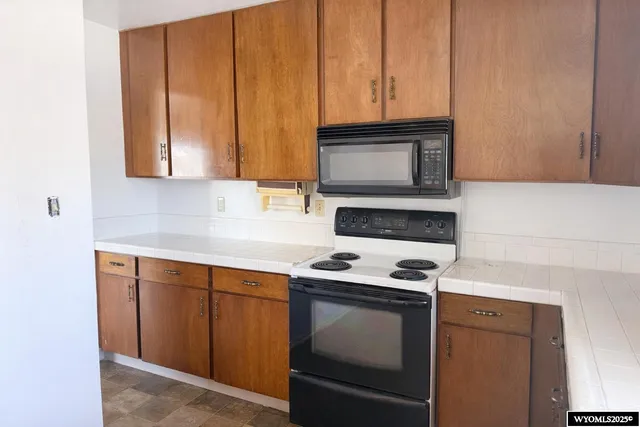 $300,000 | 20 South 5th Avenue, Mills, WY 82604