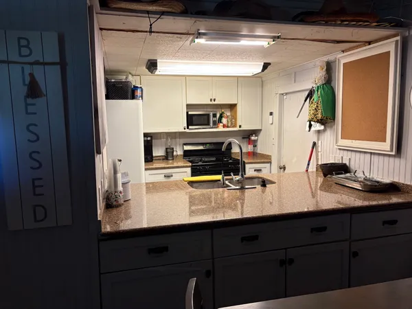 $4,900 | 4915 West Farm To Market 1462, Rosharon, TX 77583