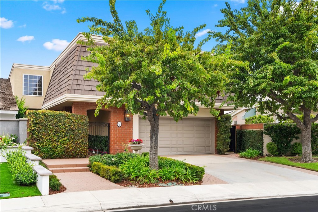 9 Rue Cannes Newport Beach, CA 92660 - Photo 2 of 28